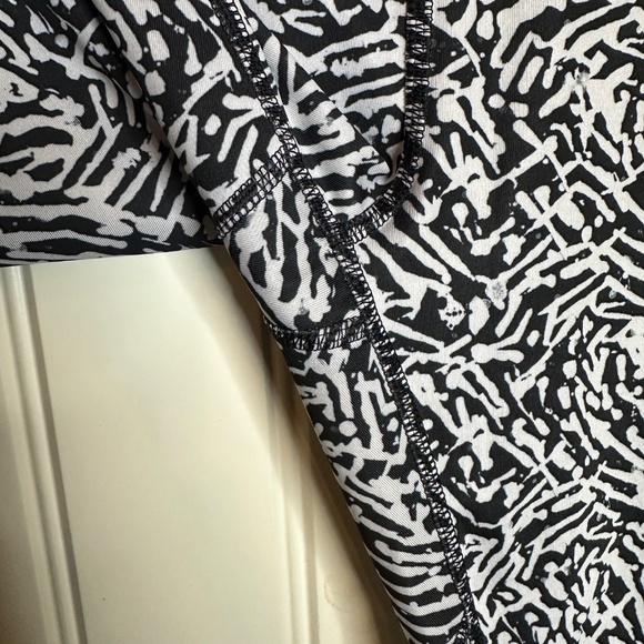 Lululemon Crop Leggings - Picture 5 of 6